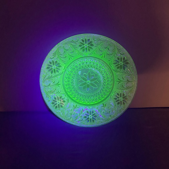Indiana Glass Other - Vintage Uranium Tiara INDIANA GLASS Chantilly Green 10" Dinner Plate Replacement